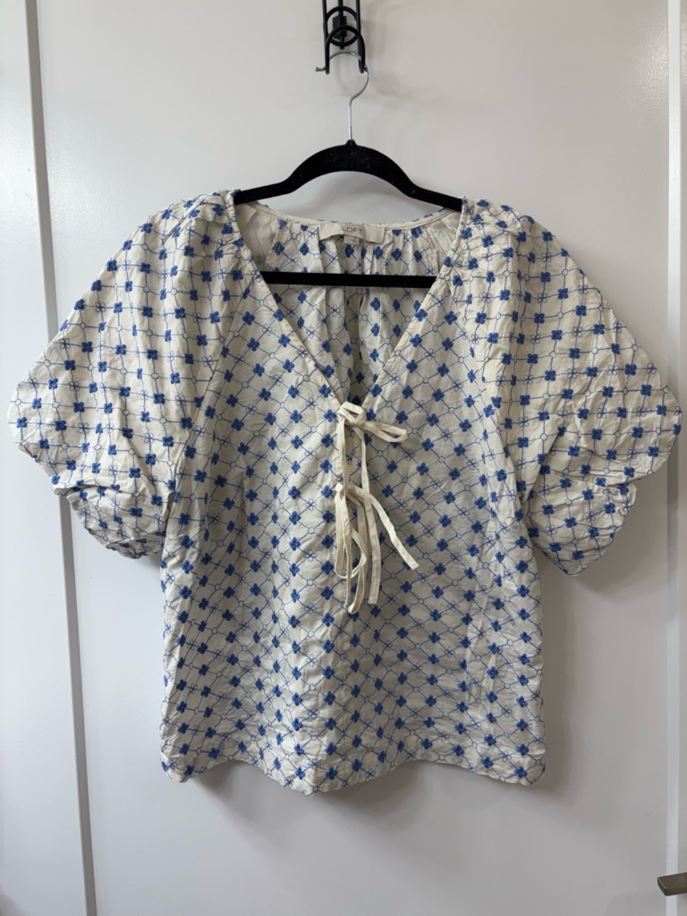 NWOT LOFT BLUE & WHITE PRINT BOW DESIGN SHORT CAP SLEEVE BLOUSE SZ L